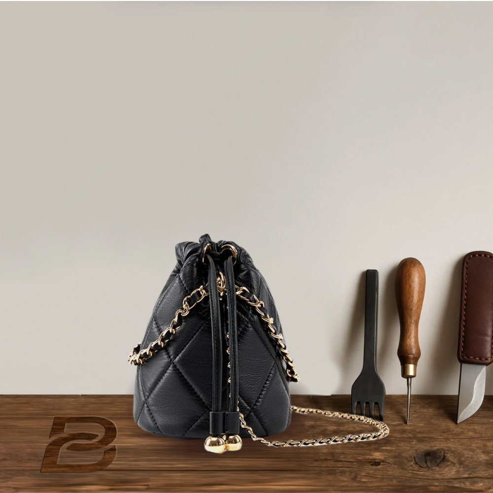 BERK | Drawstring Chain Leder Crossbody Bucket Bag
