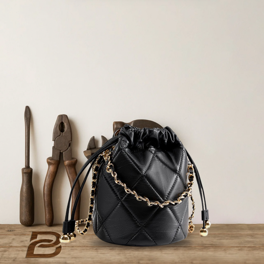 BERK | Drawstring Chain Leder Crossbody Bucket Bag