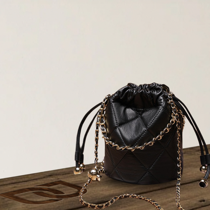 BERK | Drawstring Chain Leder Crossbody Bucket Bag