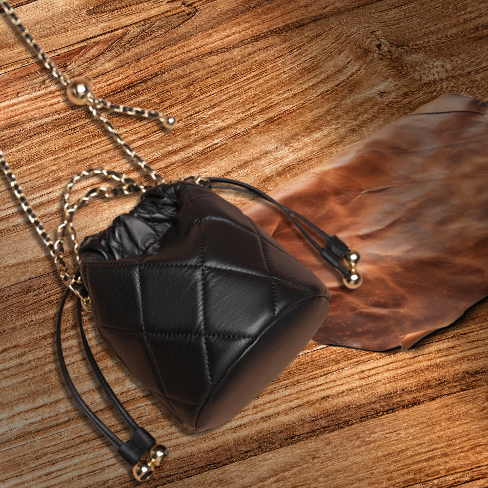 BERK | Drawstring Chain Leder Crossbody Bucket Bag